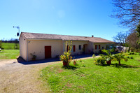 Maison à vendre à Montbron, Charente - 339.200 € - photo 8