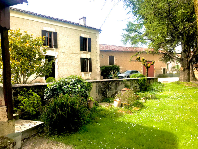French property for sale in Saint-Martial, Charente - €299,600 - photo 3