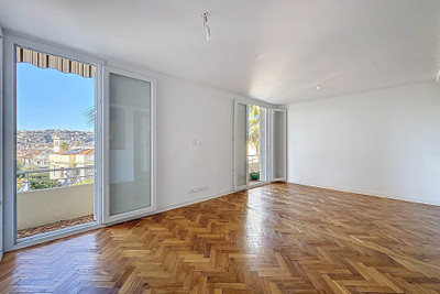 French property for sale in Nice, Alpes-Maritimes - €679,000 - photo 2