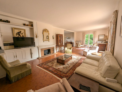 French property for sale in Angoulême, Charente - €381,500 - photo 4