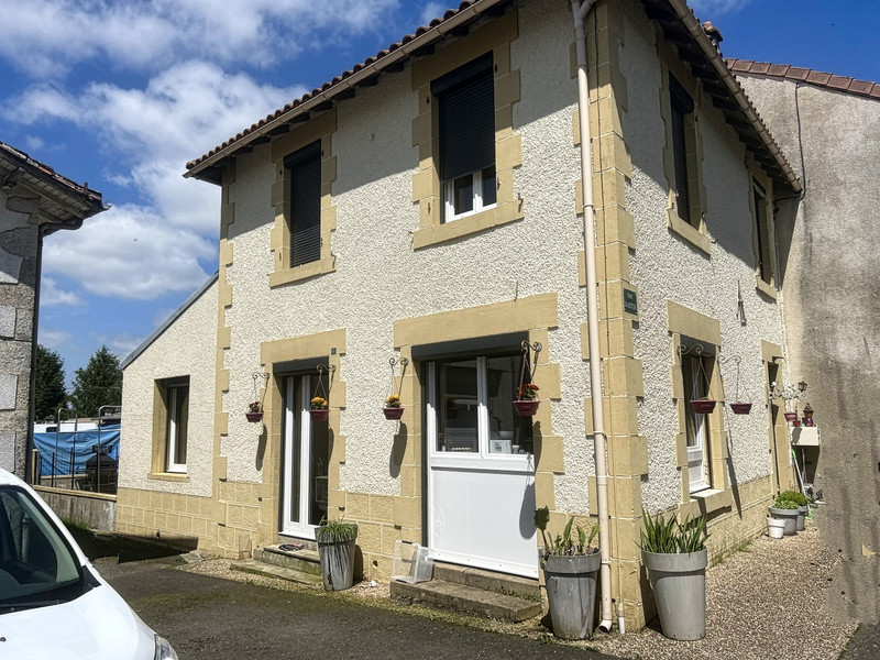 Maison à vendre à Nouic, Haute-Vienne - 125.000 € - photo 1