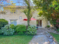 Maison à vendre à Montcuq-en-Quercy-Blanc, Lot - 435.000 € - photo 1