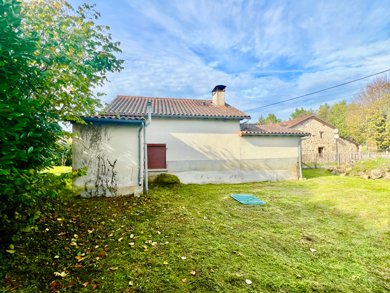 French property for sale in Saint-Estèphe, Dordogne - €77,000 - photo 1