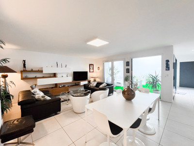 French property for sale in La Rochelle, Charente-Maritime - €666,500 - photo 1