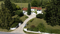 Propriété à vendre à Bonneuil, Charente - 295 000 € - photo n°1