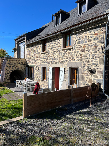 French property for sale in Égliseneuve-d'Entraigues, Puy-de-Dôme - €392,200 - photo 0
