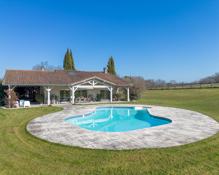 French property for sale in Bazas, Gironde - €740,000 - photo 0