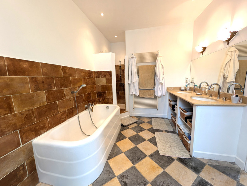 French property for sale in Avignon, Vaucluse - €580,000 - photo 6