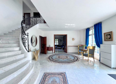 Le Vésinet – Superb House of 420 m², 12 rooms, 9 bedrooms, set in 1,250m².