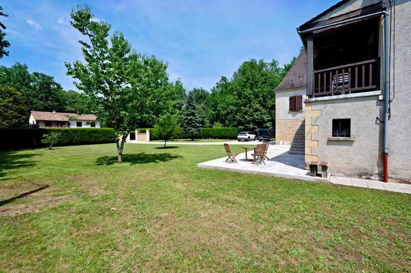 French property for sale in Saint-Léon-sur-Vézère, Dordogne - €465,000 - photo 2