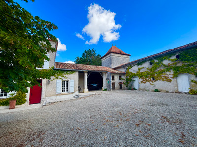 French property for sale in Angoulême, Charente - €763,200 - photo 3