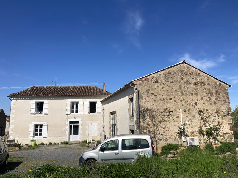 Maison à vendre à Millac, Vienne - 230.000 € - photo 1
