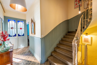 Magnificent Maison de Maître in the Heart of Carcassonne with 6 Ensuite Bedrooms and a Private Apartment 