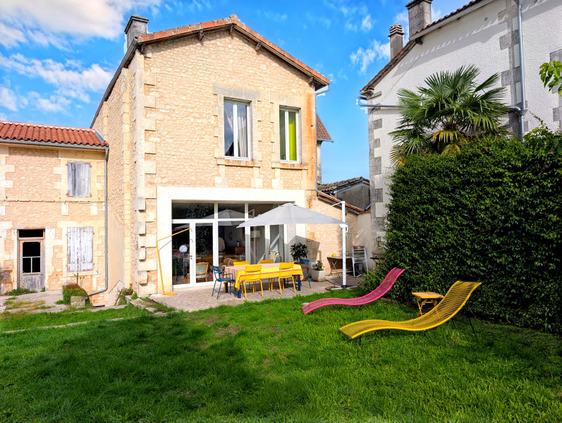 French property for sale in Barbezieux-Saint-Hilaire, Charente - €399,000 - photo 7