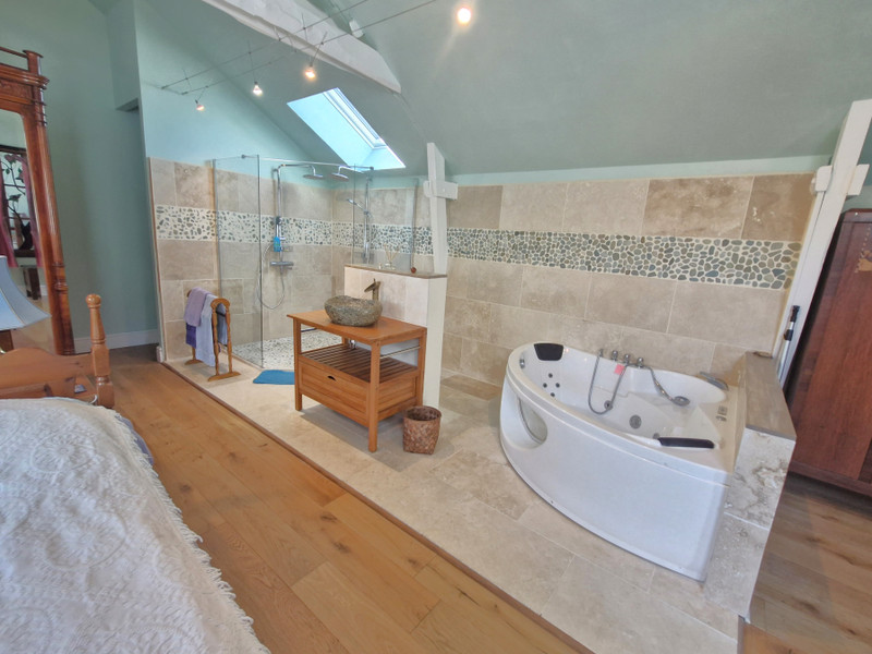 French property for sale in La Gacilly, Morbihan - €381,600 - photo 5
