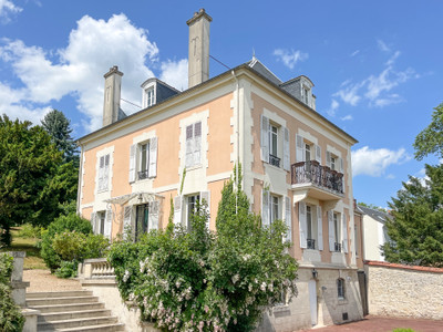 Beautiful 7-bedroom mansion with swimming pool and pool house for sale at 95660 Champagne-sur-Oise