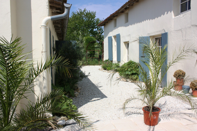 French property for sale in Mortagne-sur-Gironde, Charente-Maritime - €287,830 - photo 2