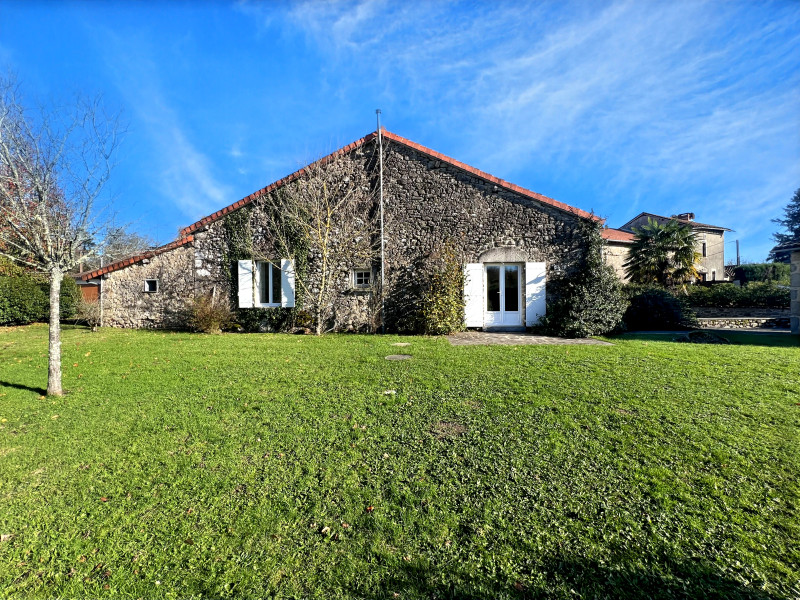 Propriété à vendre à Saint-Estèphe, Dordogne - 199 900 €