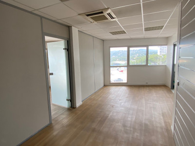 French property for sale in Le Cannet, Alpes-Maritimes - €588,000 - photo 4