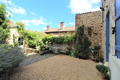 French property for sale in Rochechouart, Haute-Vienne - €215,000 - photo 2