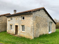 Maison à vendre à Saint-Laurent-des-Combes, Charente - 136 250 € - photo 1