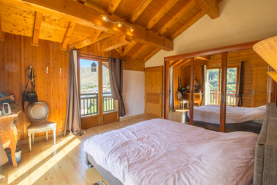 Beautiful chalet for sale in the Three Valleys, featuring an apartment and land