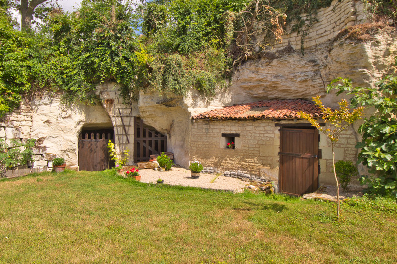 Maison à vendre à Ranton, Vienne - 130 000 € - photo 1 Maison à vendre à Ranton, Vienne - 130 000 € - photo 1