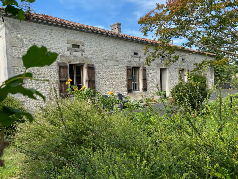 Propriété à vendre à Ronsenac, Charente - photoAltPrice