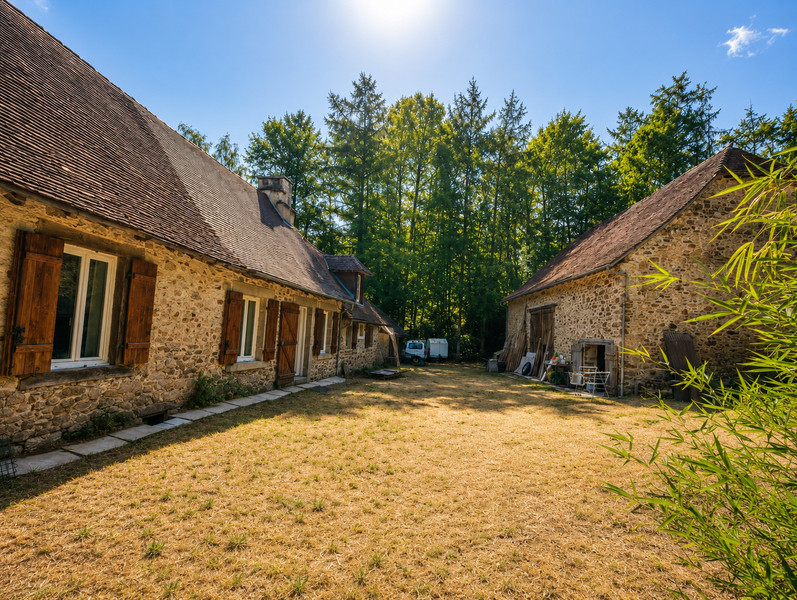 French property for sale in Bussière-Galant, Haute-Vienne - €205,200 - photo 0