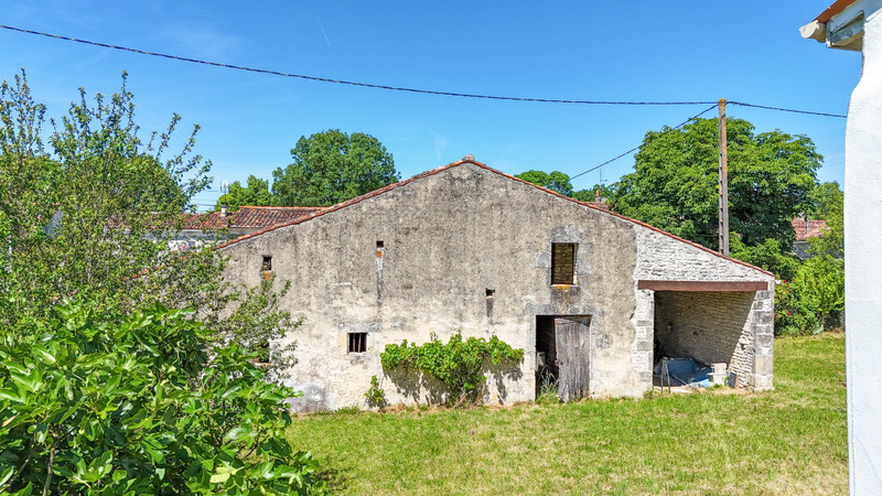 French property for sale in Saint-Ouen-la-Thène, Charente-Maritime - €134,900 - photo 3