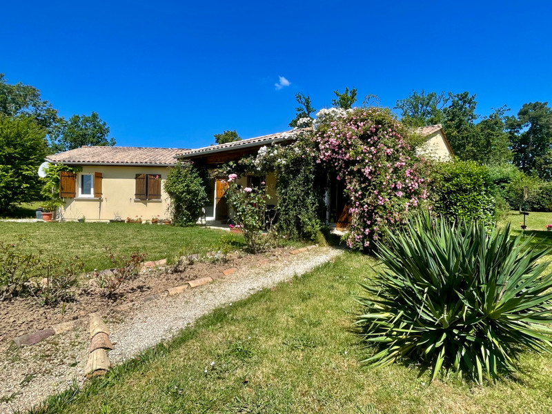 Maison à vendre à Montguyon, Charente-Maritime - 262.000 € - photo 1
