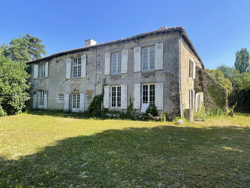 French property for sale in Luchapt, Vienne - €365,700 - photo 4