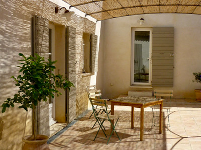 Provence, Valensole. Beautiful house (app. 170 m²) with splendid views and a large garden of 15.000 m².