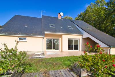 French property for sale in La Flèche, Sarthe - €328,600 - photo 1