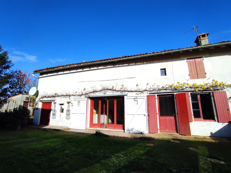 French property for sale in Les Adjots, Charente - &#8364;112,270 - photo 2