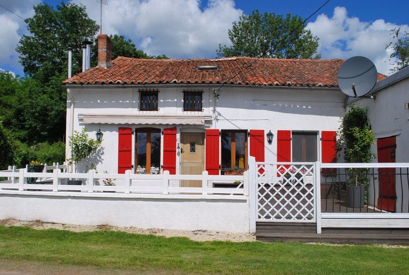 Maison à vendre à Saint-Bonnet-de-Bellac, Haute-Vienne - 92 000 € - photo 1