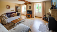 Maison à vendre à Saint-Pierre-de-Juillers, Charente-Maritime - 265.000 € - photo 9