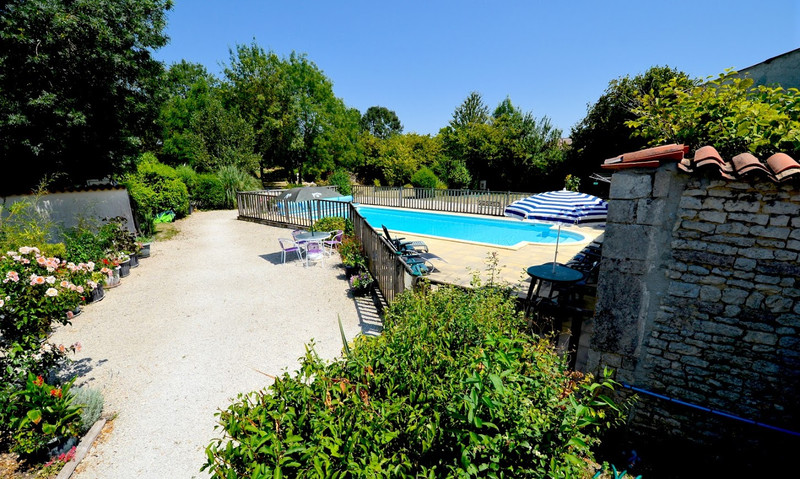 French property for sale in Le Gicq, Charente-Maritime - &#8364;349,800 - photo 3