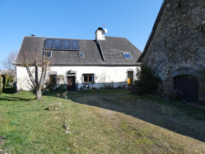Maison à vendre à Chalvignac, Cantal, Auvergne, avec Leggett Immobilier