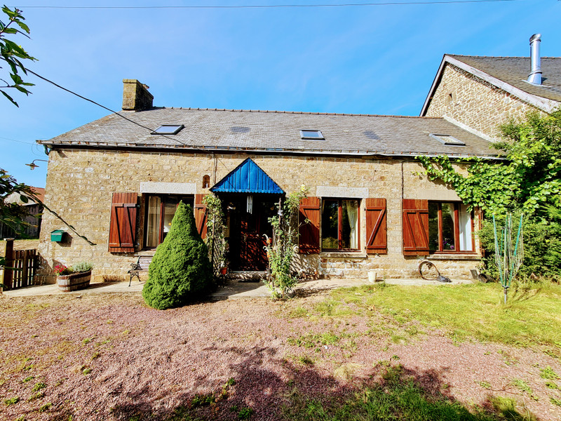 House in SaintBerthevinlaTannière Mayenne This spacious 4 bed property with large garden