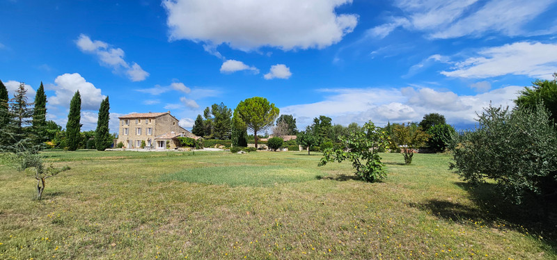French property for sale in Mazan, Vaucluse - €1,250,000 - photo 2