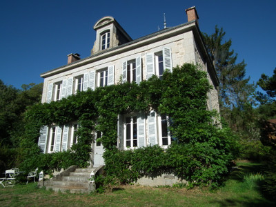 Chateau à vendre à Auzances, Creuse, Limousin, avec Leggett Immobilier