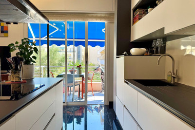 French property for sale in Nice, Alpes-Maritimes - €990,000 - photo 4