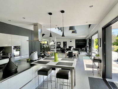 French property for sale in Sucé-sur-Erdre, Loire-Atlantique - €1,411,500 - photo 3