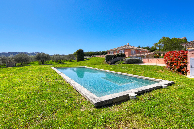 French property for sale in Roussillon, Vaucluse - €975,000 - photo 1