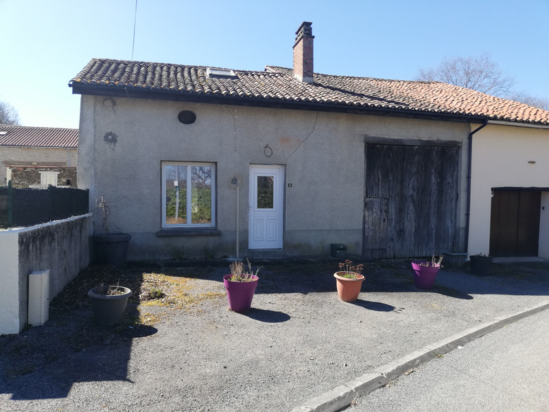 Maison à vendre à Val-d'Oire-et-Gartempe, Haute-Vienne - 60.000 € - photo 1