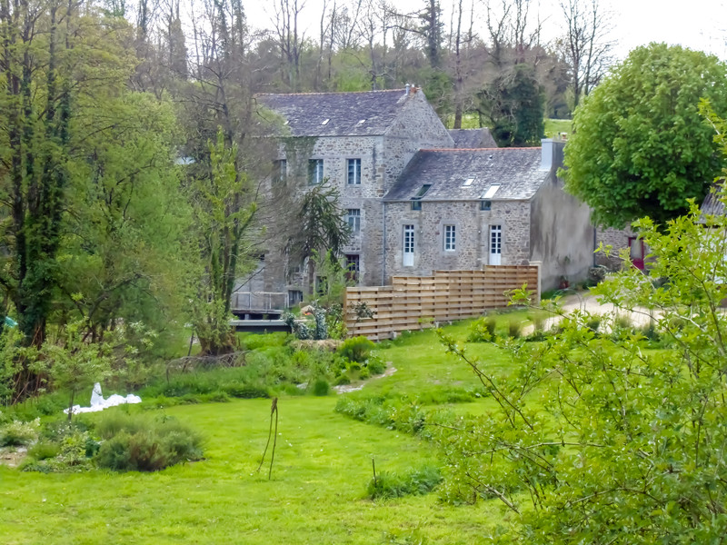 French property for sale in Saint-Sauveur, Finistère - €205,200 - photo 9