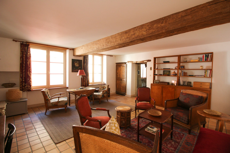 House in Richelieu IndreetLoire Character 3/4 bedroom house with courtyard, garage and