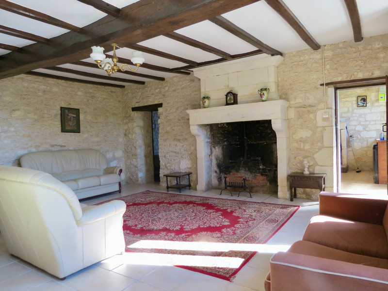 French property for sale in Saint-Savinien, Charente-Maritime - €250,000 - photo 10