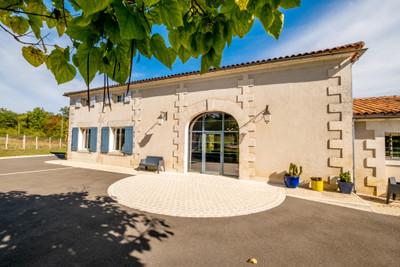 French property for sale in Édon, Charente - €385,000 - photo 1